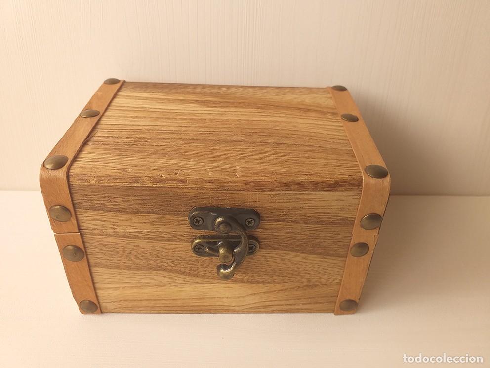 Casas de mu&ntilde;ecas: Caja de madera tipo ba&uacute;l para Nancy - Foto 2