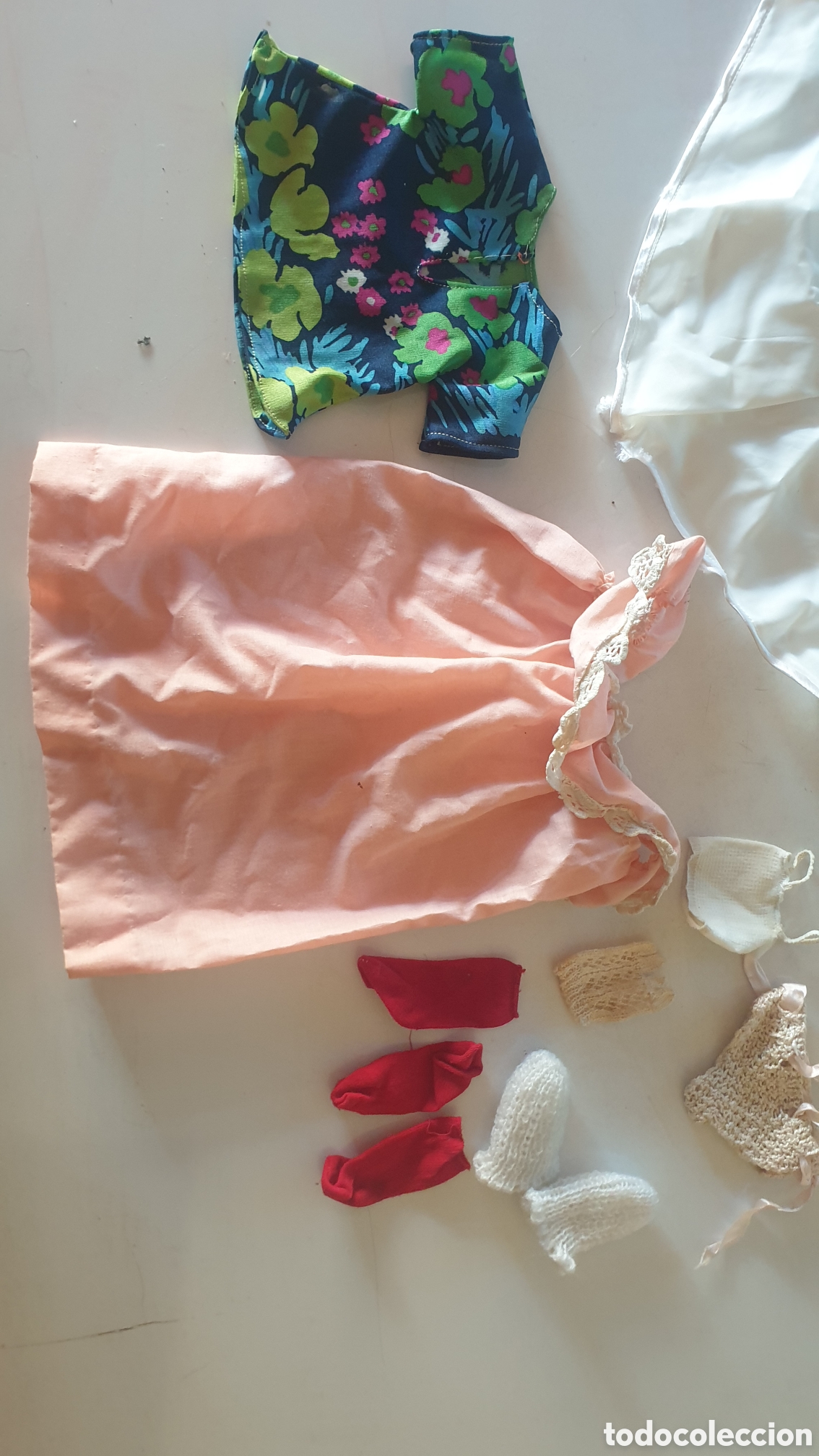 Casas de mu&ntilde;ecas: LOTE VESTIDOS MU&Ntilde;ECAS - Foto 2