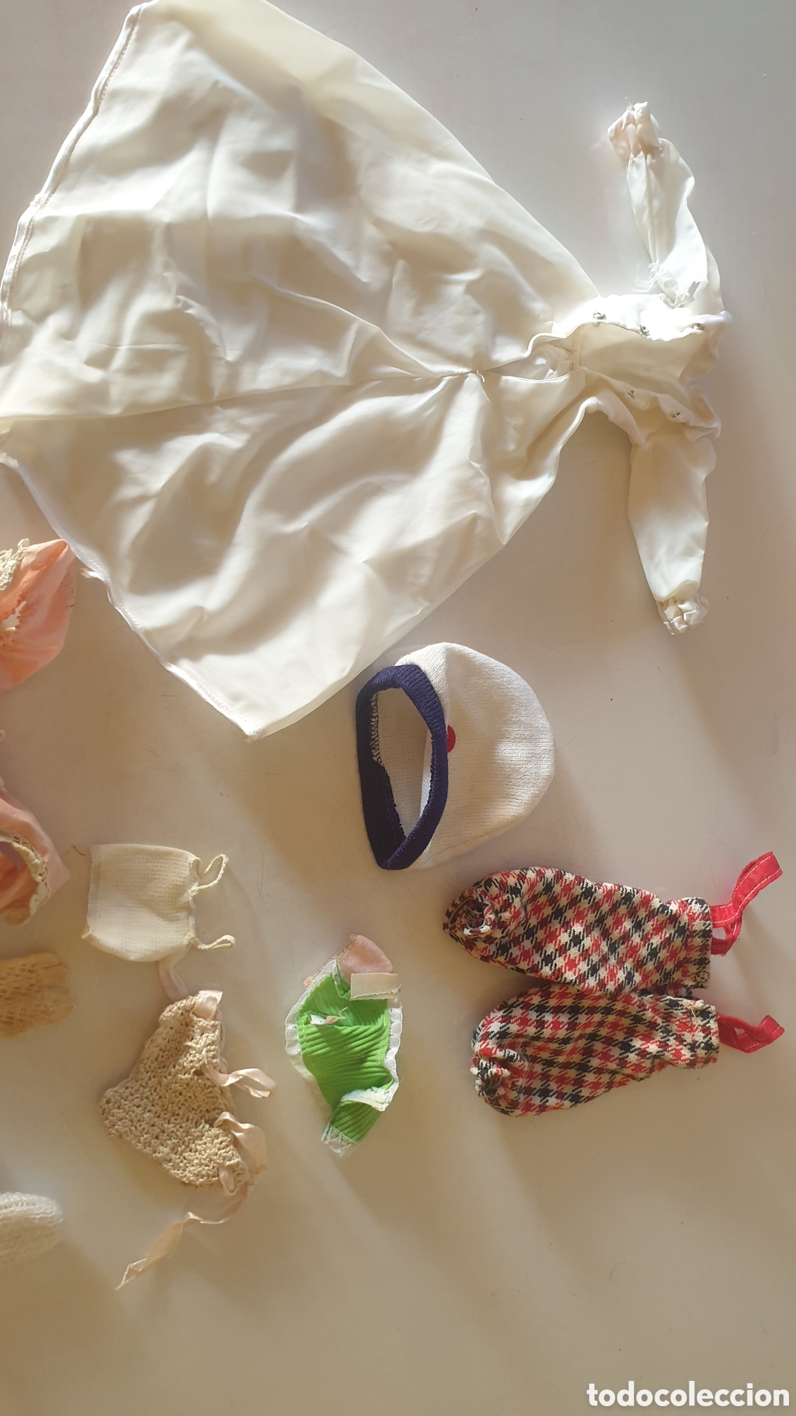 Casas de mu&ntilde;ecas: LOTE VESTIDOS MU&Ntilde;ECAS - Foto 3