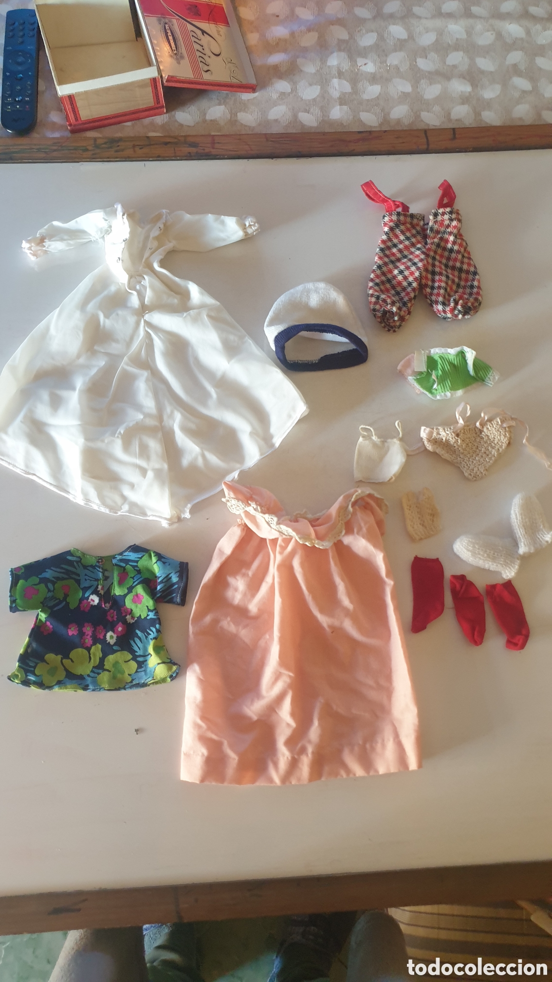 Casas de mu&ntilde;ecas: LOTE VESTIDOS MU&Ntilde;ECAS - Foto 1