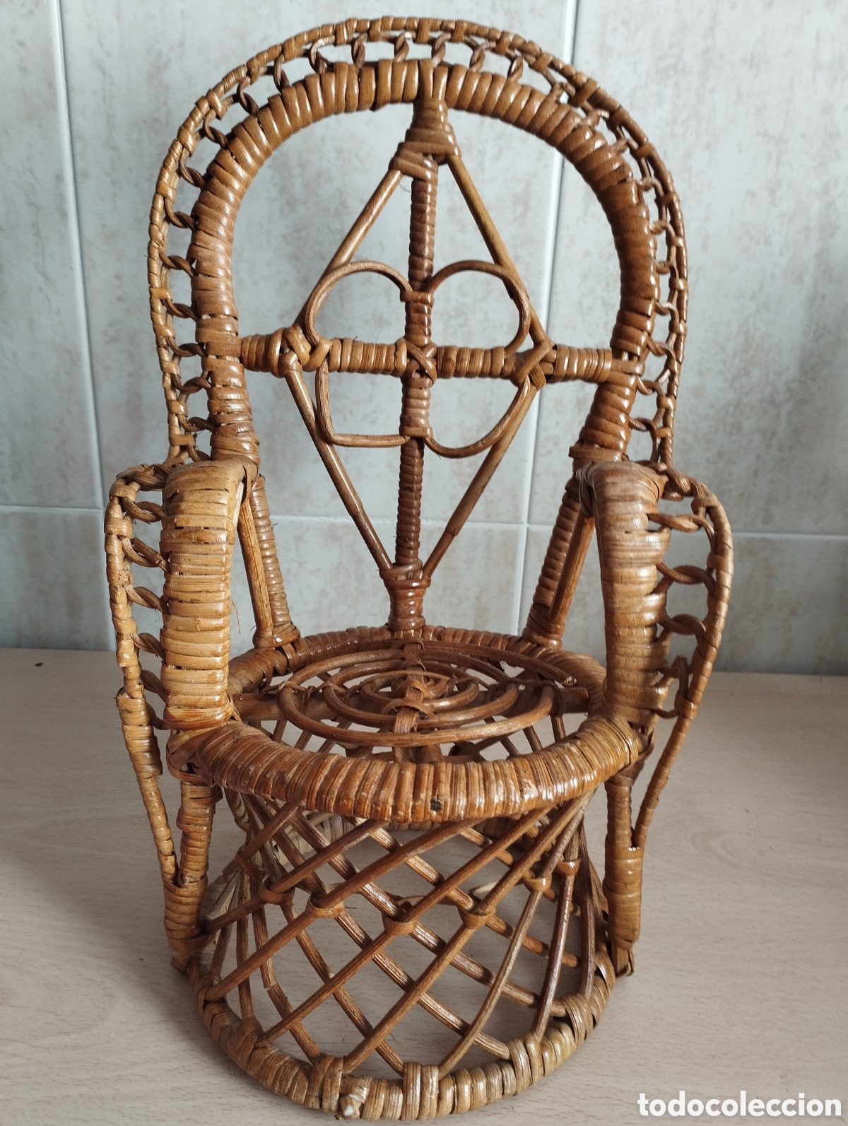 Casas de mu&ntilde;ecas: SILL&Oacute;N MU&Ntilde;ECAS MIMBRE BARNIZADO ARTESANAL - Foto 2
