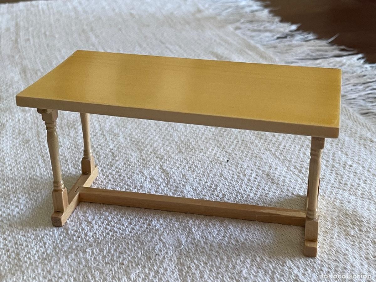 Casas de mu&ntilde;ecas: Mesa de madera roble en miniatura para casa de mu&ntilde;ecas. - Foto 1