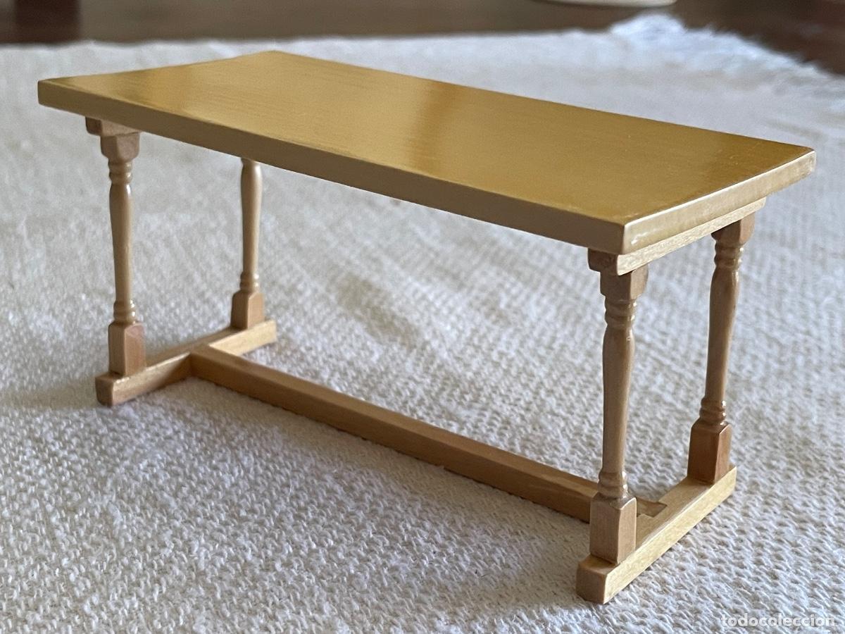 Casas de mu&ntilde;ecas: Mesa de madera roble en miniatura para casa de mu&ntilde;ecas. - Foto 2