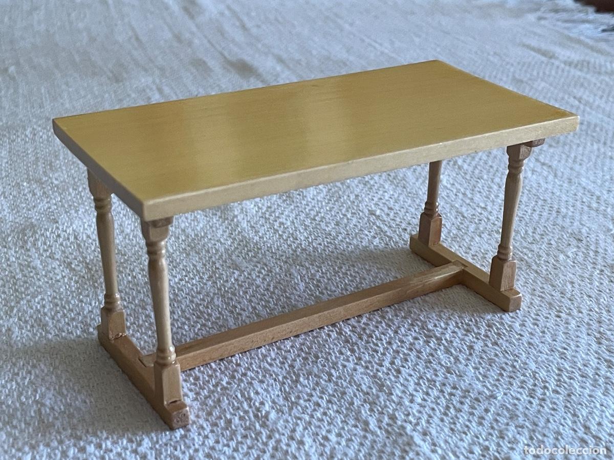 Casas de mu&ntilde;ecas: Mesa de madera roble en miniatura para casa de mu&ntilde;ecas. - Foto 3