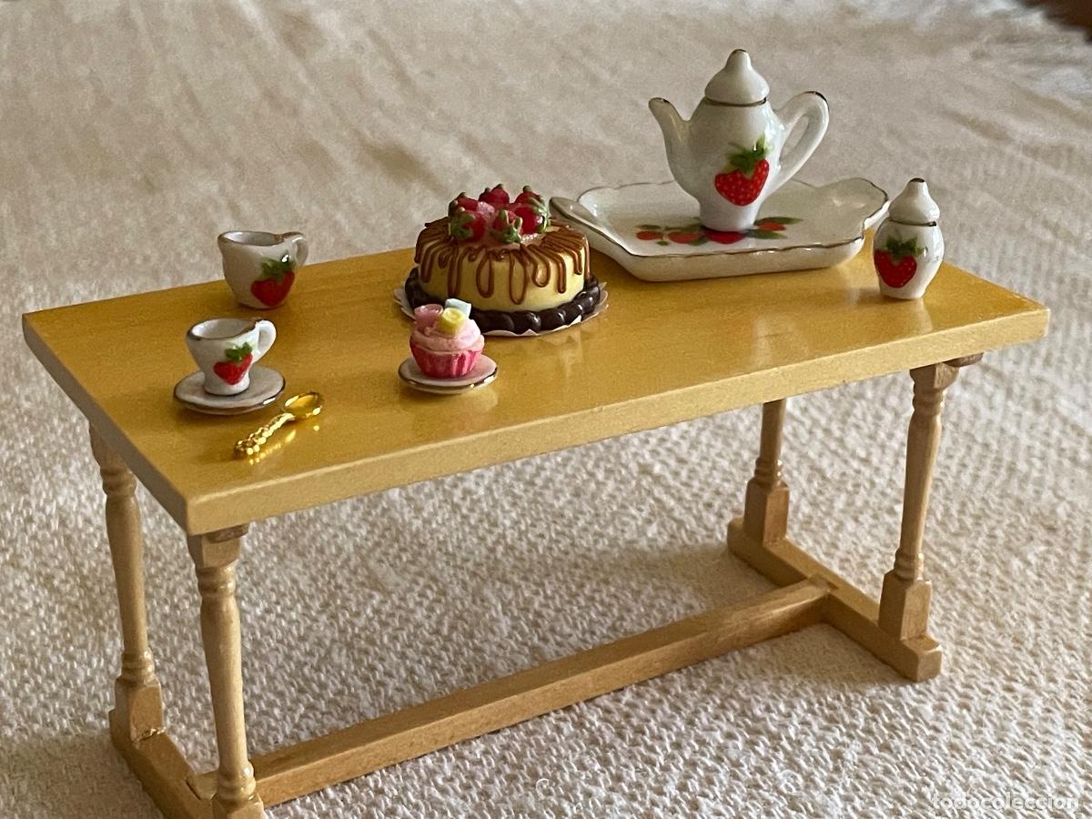 Casas de mu&ntilde;ecas: Mesa de madera roble en miniatura para casa de mu&ntilde;ecas. - Foto 4