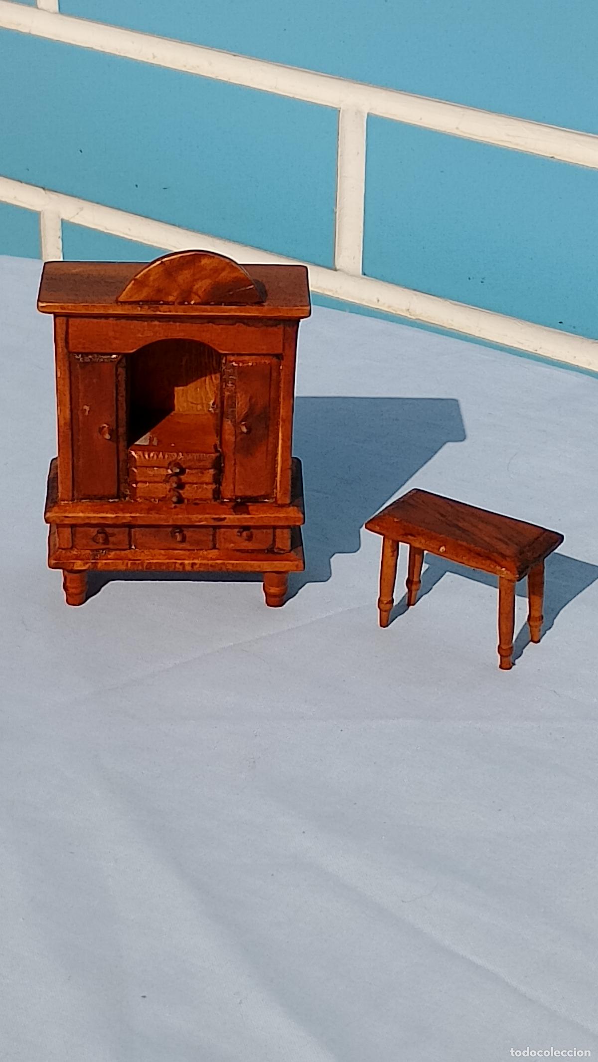 Casas de mu&ntilde;ecas: Antiguo set de muebles de madera para casas de mu&ntilde;ecas - Foto 1