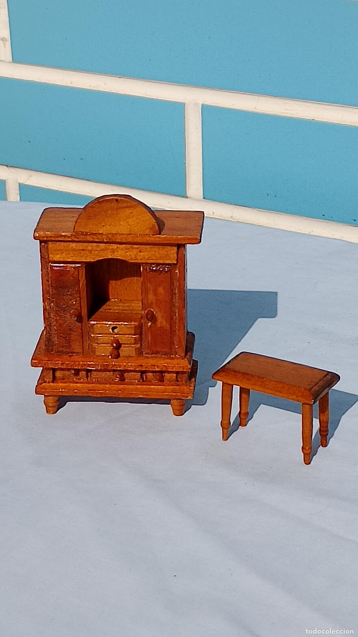 Casas de mu&ntilde;ecas: Antiguo set de muebles de madera para casas de mu&ntilde;ecas - Foto 1