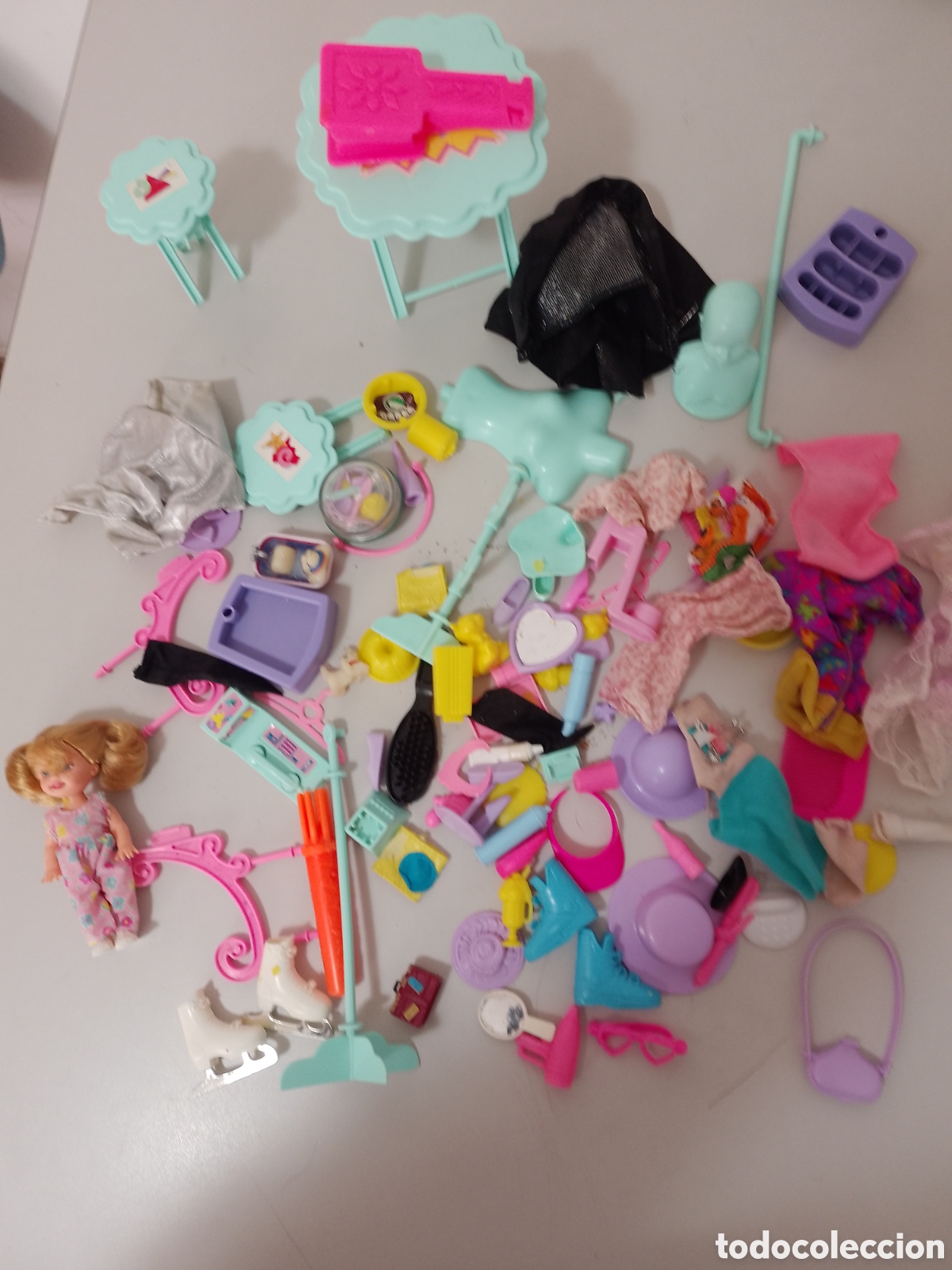 Casas de mu&ntilde;ecas: Lote de complementos para mu&ntilde;ecas accesorios y dem&aacute;s - Foto 6