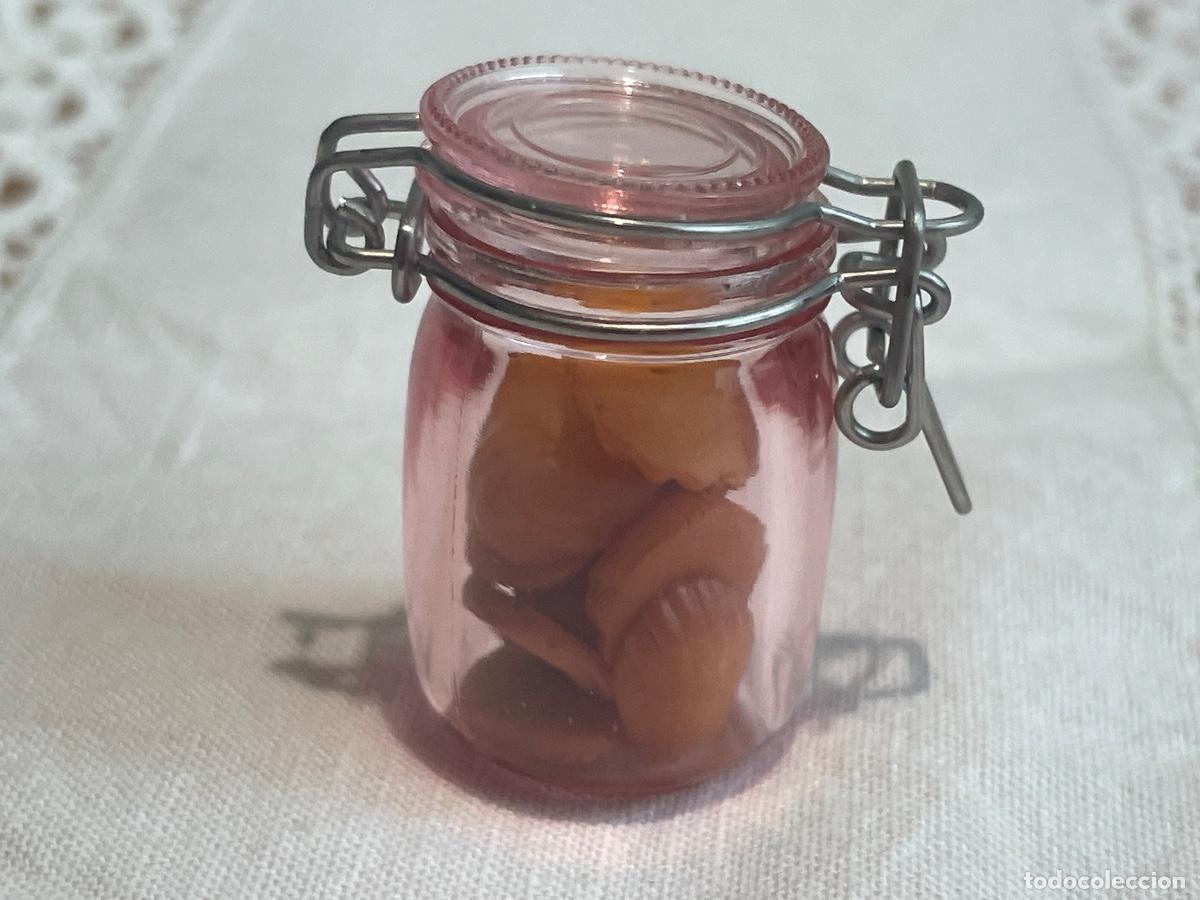 Casas de muñecas: Bote de conservas con galletas en miniatura para casa de muñecas.
