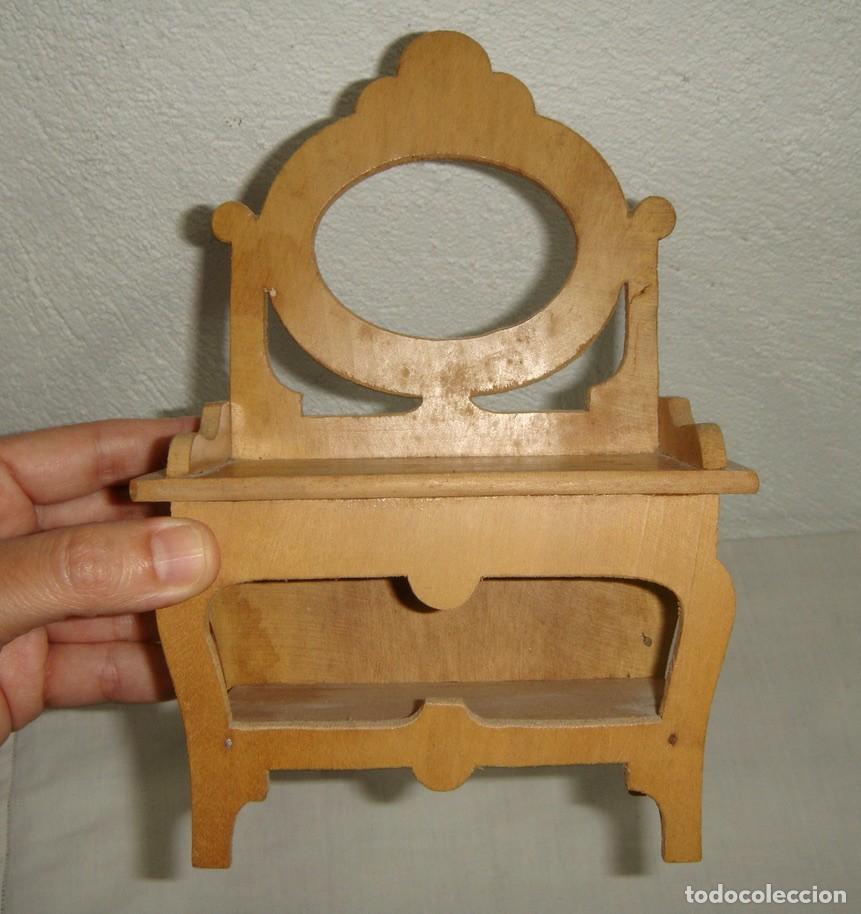 Casas de mu&ntilde;ecas: Tocador en miniatura. Para casa de mu&ntilde;ecas. Madera. - Foto 1