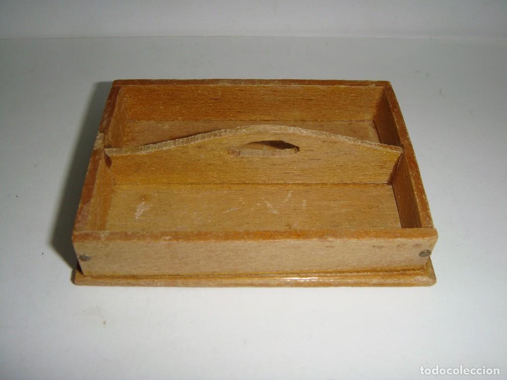 Casas de mu&ntilde;ecas: Bandeja en miniatura. Para casa de mu&ntilde;ecas. Madera. - Foto 2