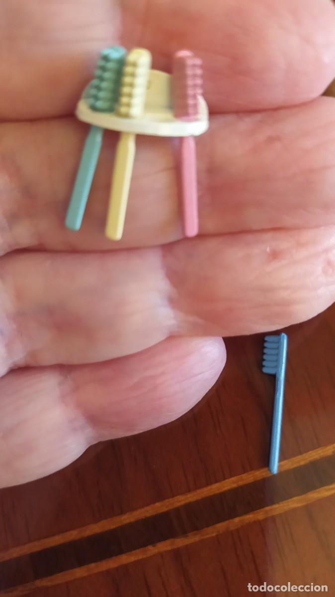 Casas de mu&ntilde;ecas: Lote de cepillos de dientes en esc 1:12 - Foto 2