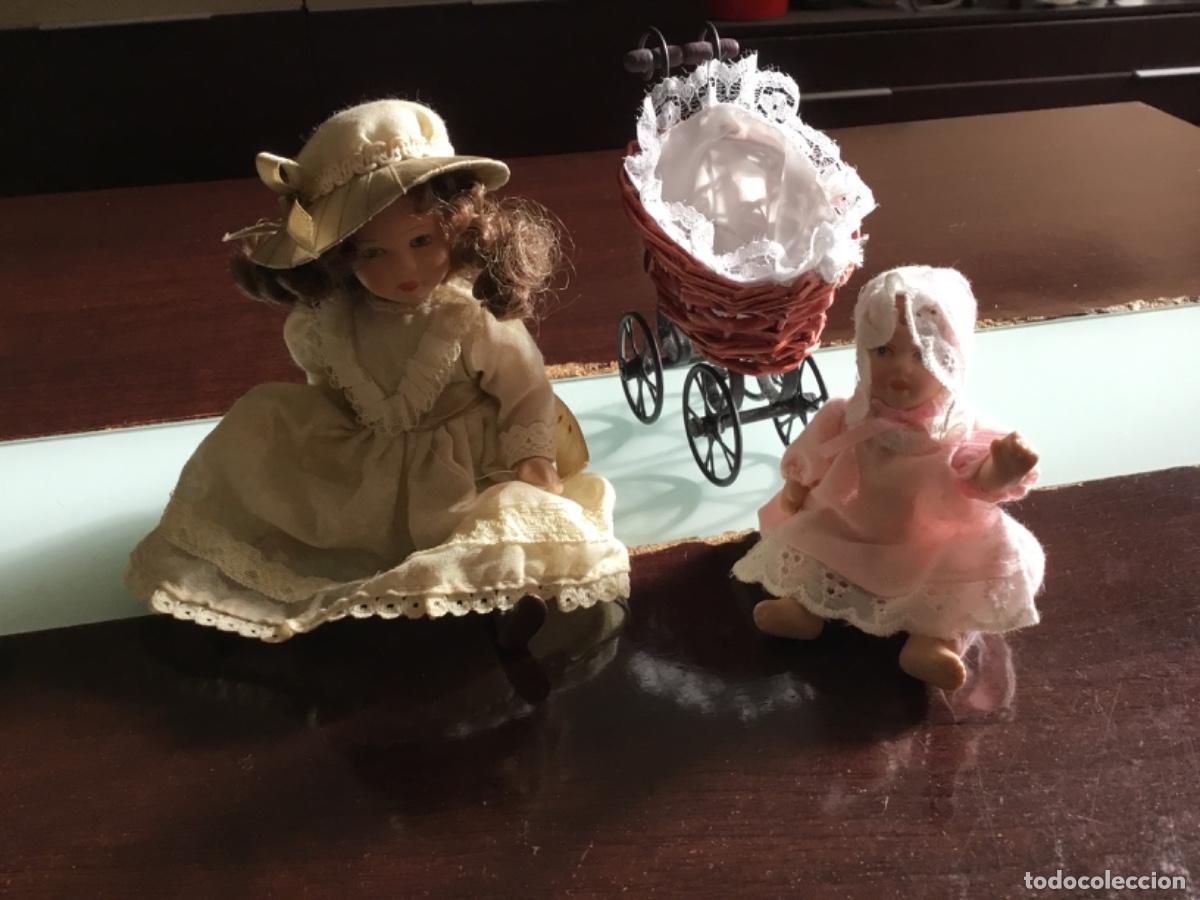 Casas de mu&ntilde;ecas: Mu&ntilde;eca porcelana con beb&eacute; y cochecito - Foto 1