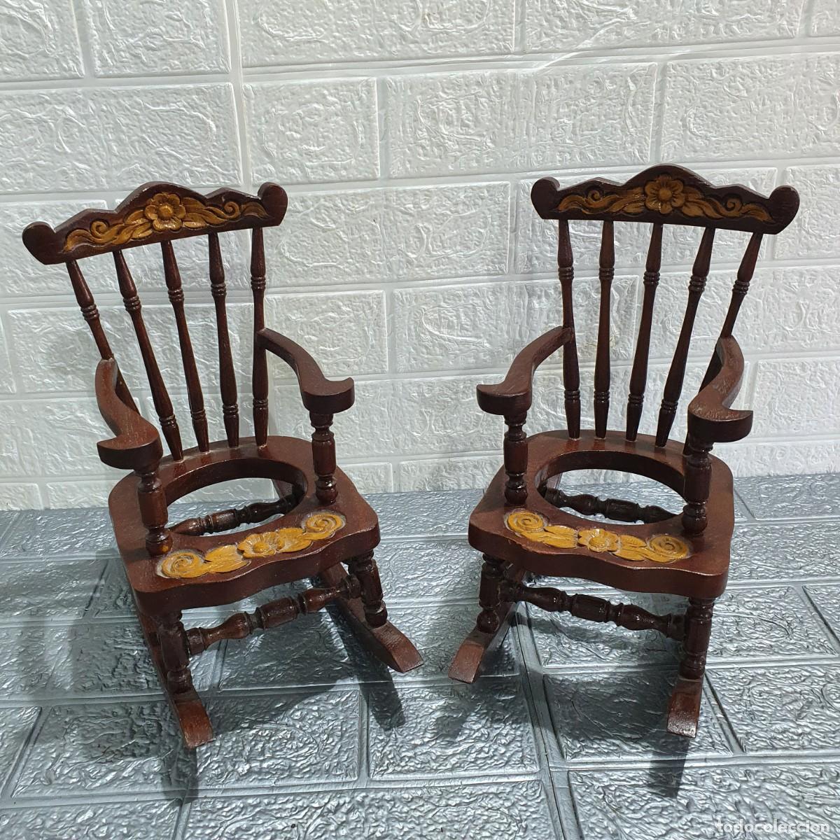Casas de mu&ntilde;ecas: Pareja de mecedoras para casa de mu&ntilde;ecas - Foto 1