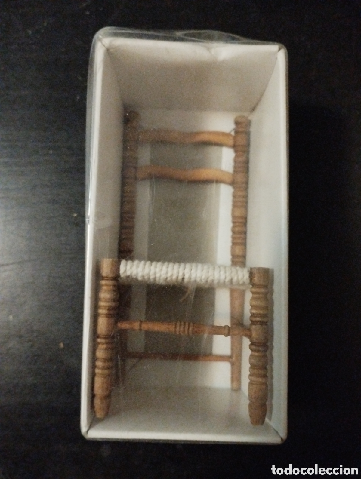 Casas de mu&ntilde;ecas: Silla de madera para casa de mu&ntilde;ecas. En su caja original - Foto 1