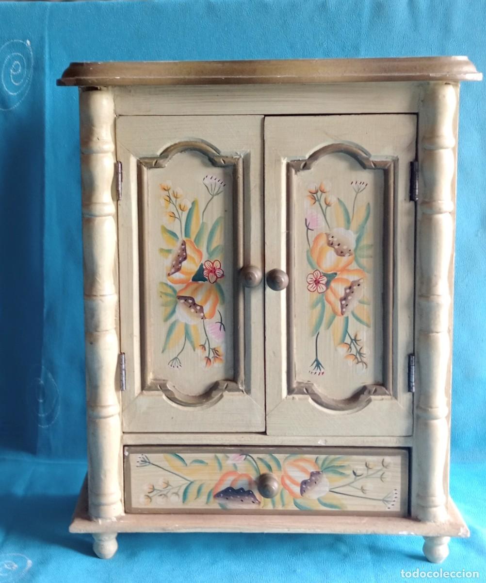 Casas de mu&ntilde;ecas: ARMARIO DE MADERA PARA CASA DE MU&Ntilde;ECAS - Foto 1