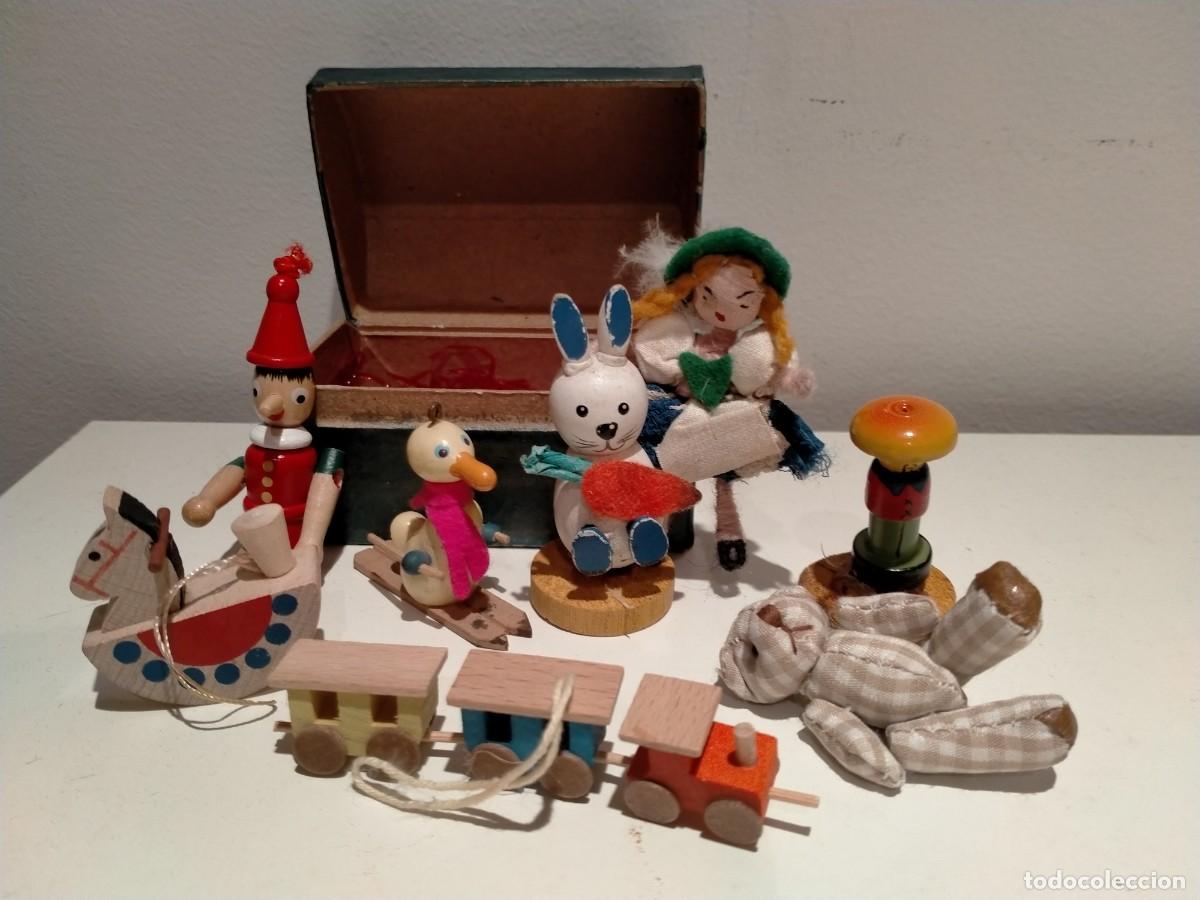Casas de mu&ntilde;ecas: Ba&uacute;l de papel mach&eacute; con micro juguetes de madera y trapo - Foto 2