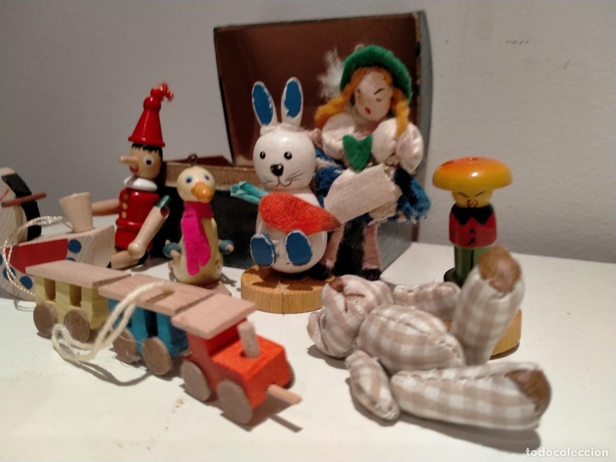 Casas de mu&ntilde;ecas: Ba&uacute;l de papel mach&eacute; con micro juguetes de madera y trapo - Foto 4