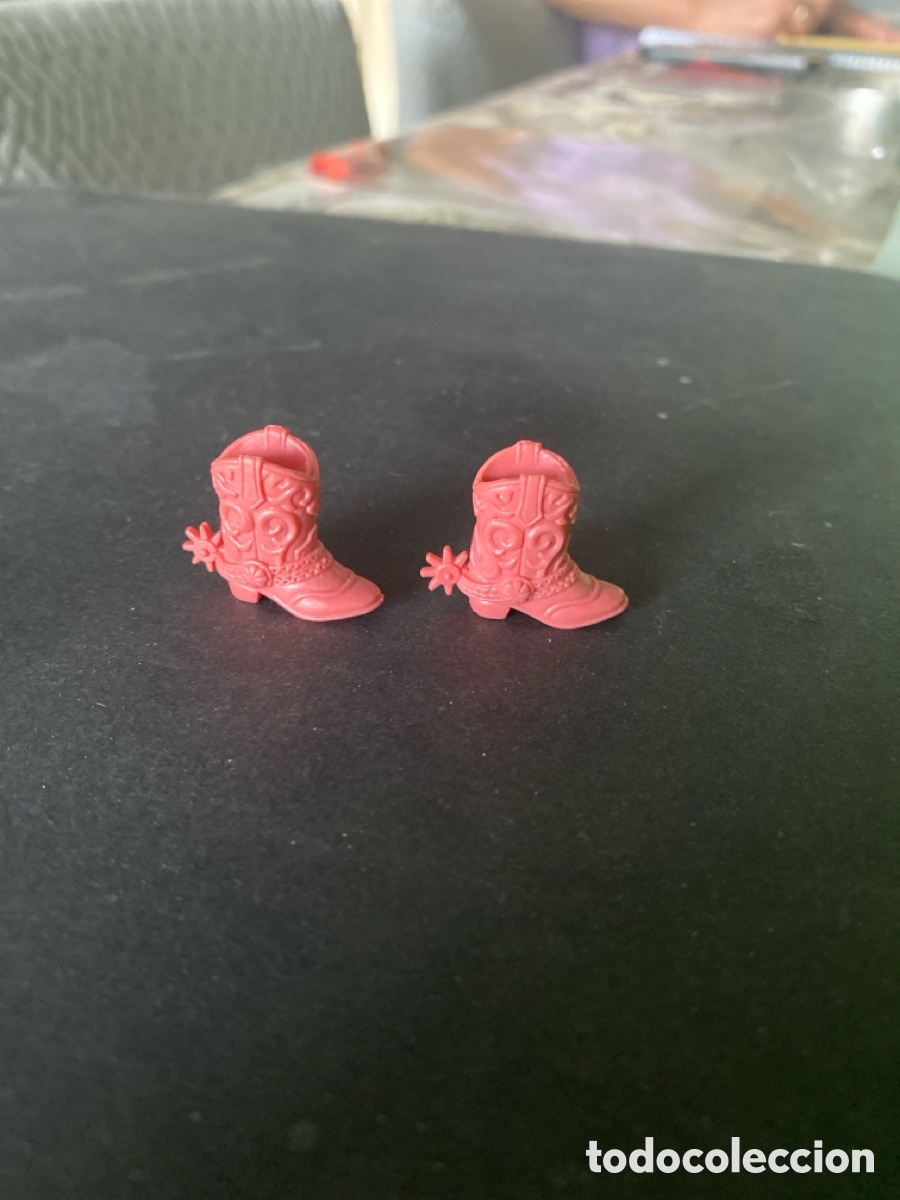 Casas de mu&ntilde;ecas: Botas vaqueras Barbie - Foto 1
