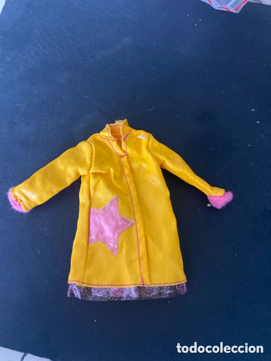 Casas de mu&ntilde;ecas: Chubasquero amarillo Barbie - Foto 1