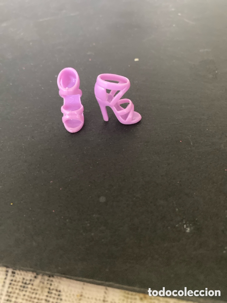 Casas de mu&ntilde;ecas: Sandalia con tac&oacute;n Barbie - Foto 1