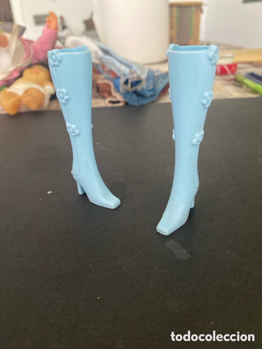 Casas de mu&ntilde;ecas: Botas altas celeste Barbie - Foto 1