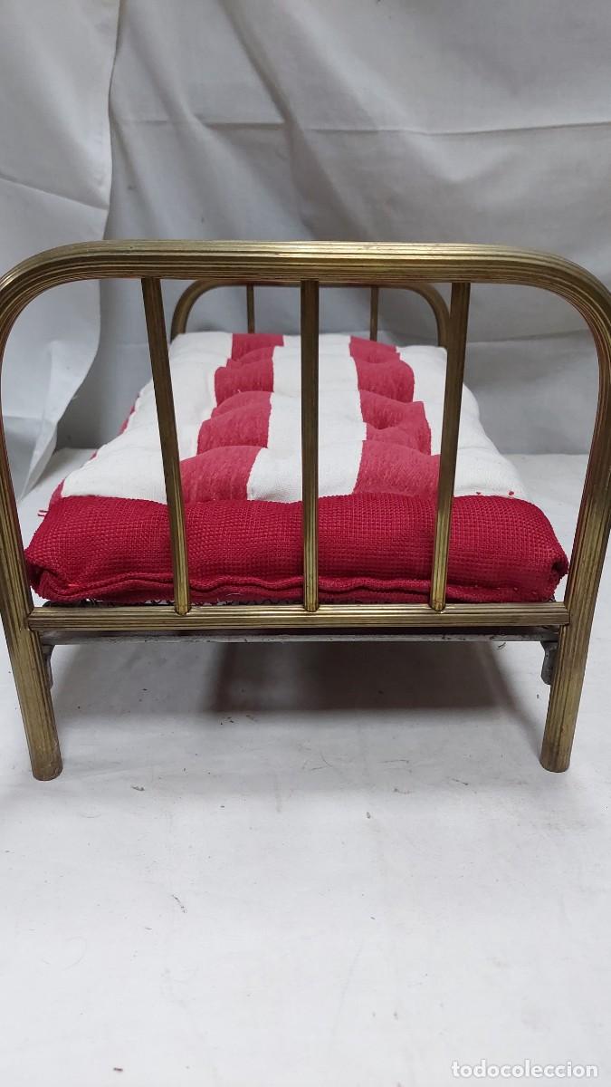 Casas de mu&ntilde;ecas: Antigua cama de mu&ntilde;eca - Foto 4