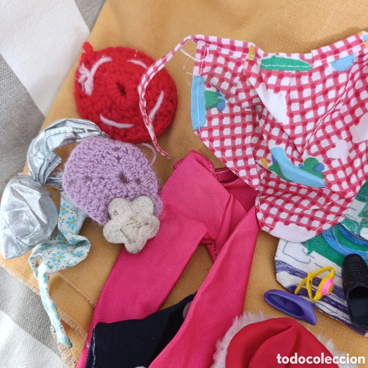 Casas de mu&ntilde;ecas: LOTE ropa de mu&ntilde;ecas antigua. - Foto 6