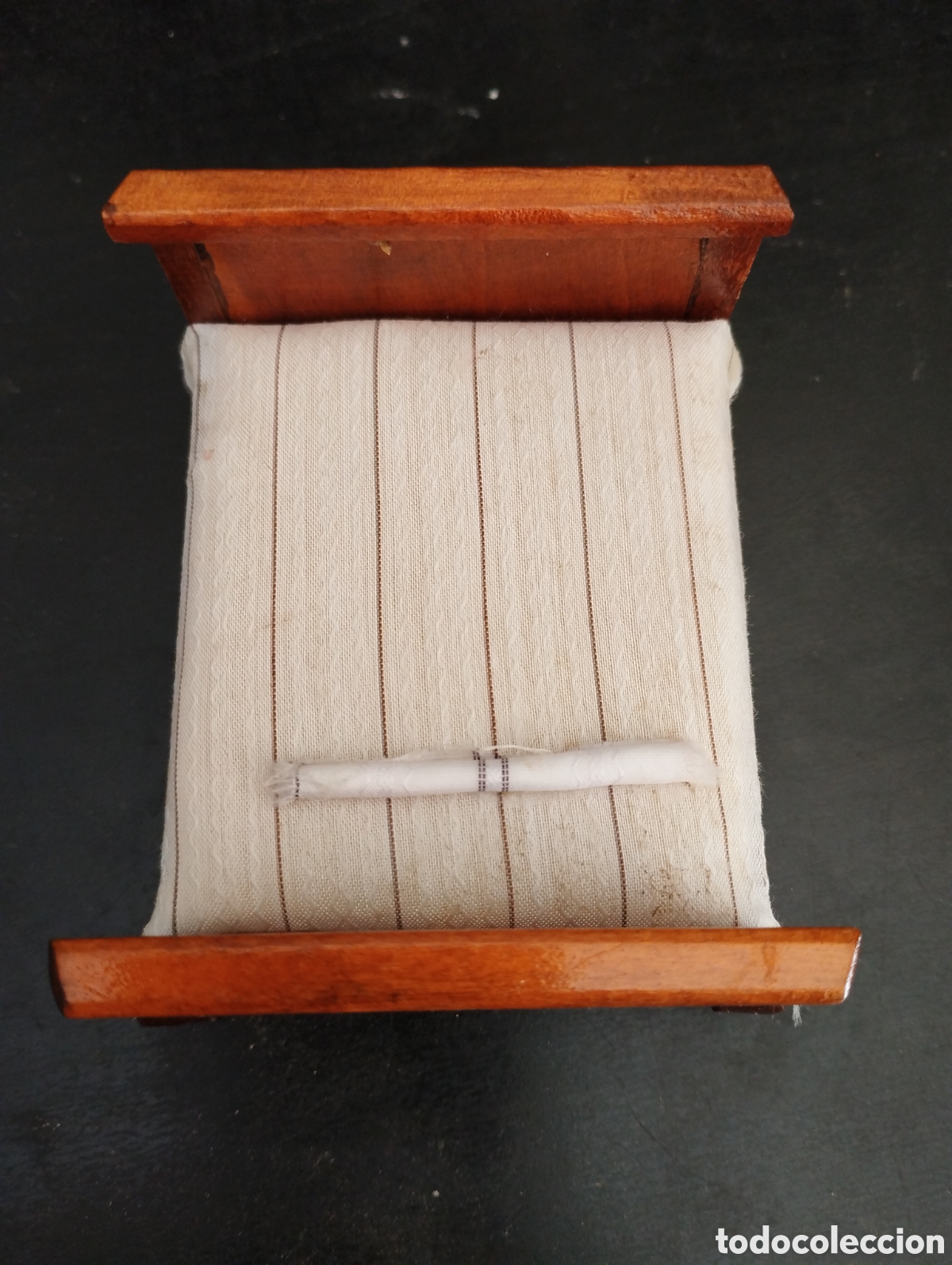 Casas de mu&ntilde;ecas: CAMA DE MADERA para cass de mu&ntilde;ecas - Foto 1