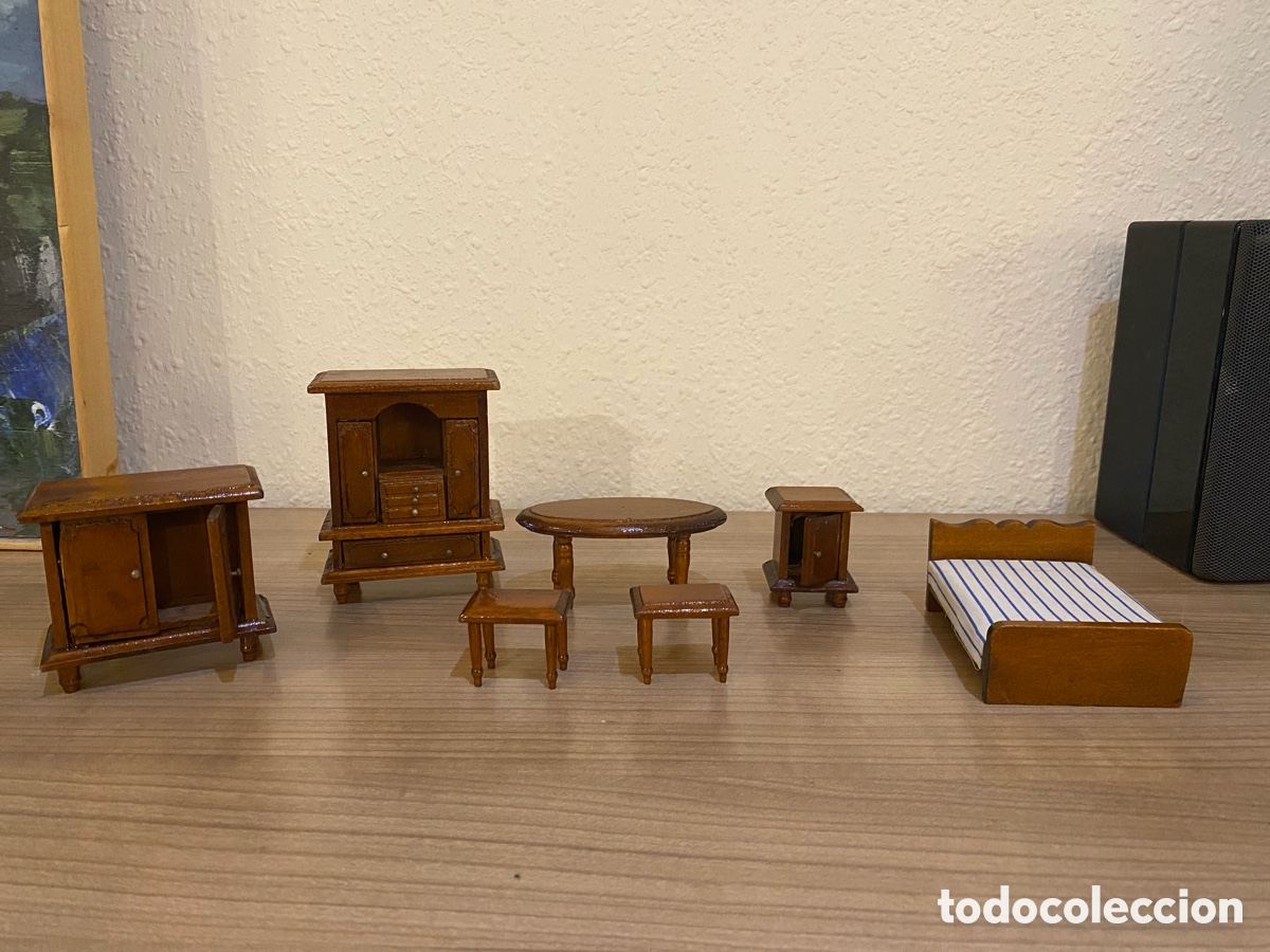 Casas de mu&ntilde;ecas: Set de 7 muebles de madera para casa de mu&ntilde;ecas. - Foto 1