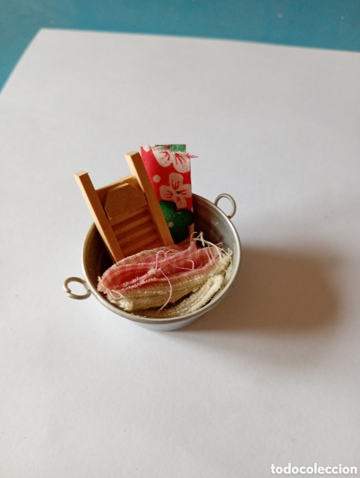 Casas de mu&ntilde;ecas: Pila para lavar ropa en miniatura - Foto 4