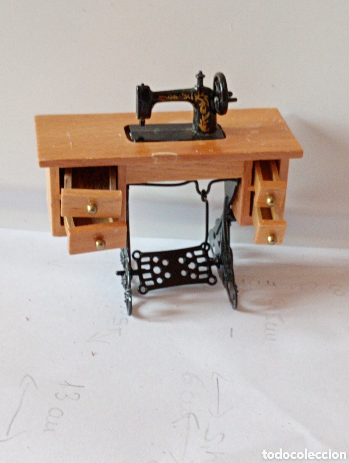 Casas de mu&ntilde;ecas: Maquina de coser en miniatura - Foto 2