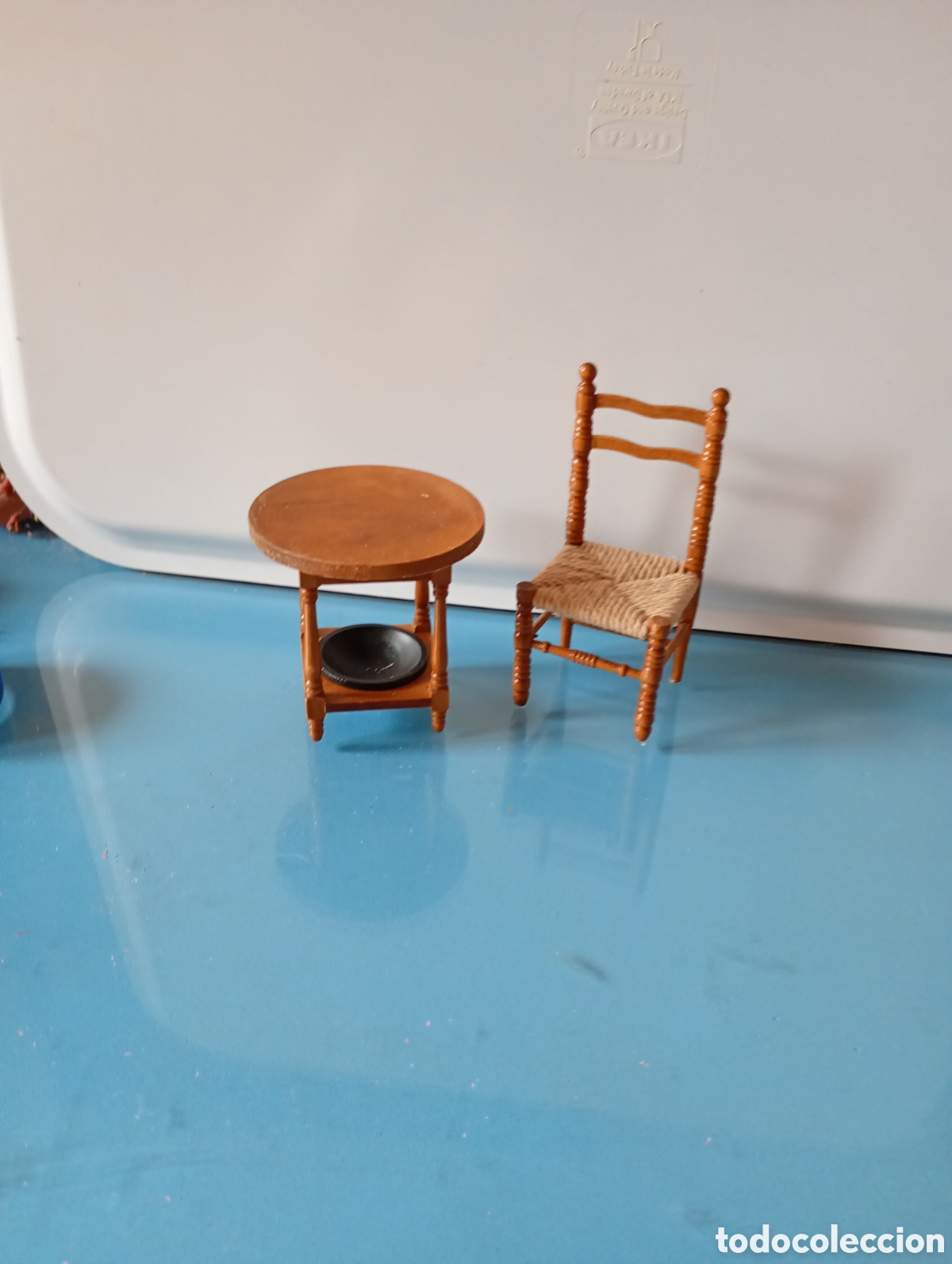 Casas de mu&ntilde;ecas: Mesa camilla y silla en miniatura - Foto 2