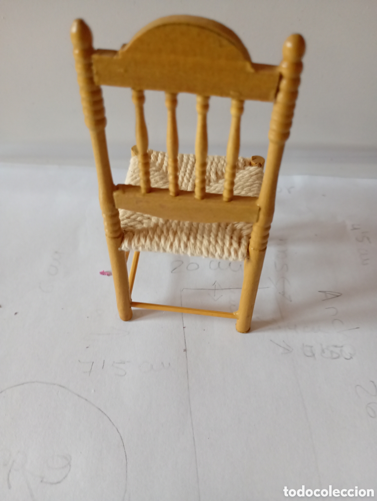 Casas de mu&ntilde;ecas: Silla de madera en miniatura - Foto 4