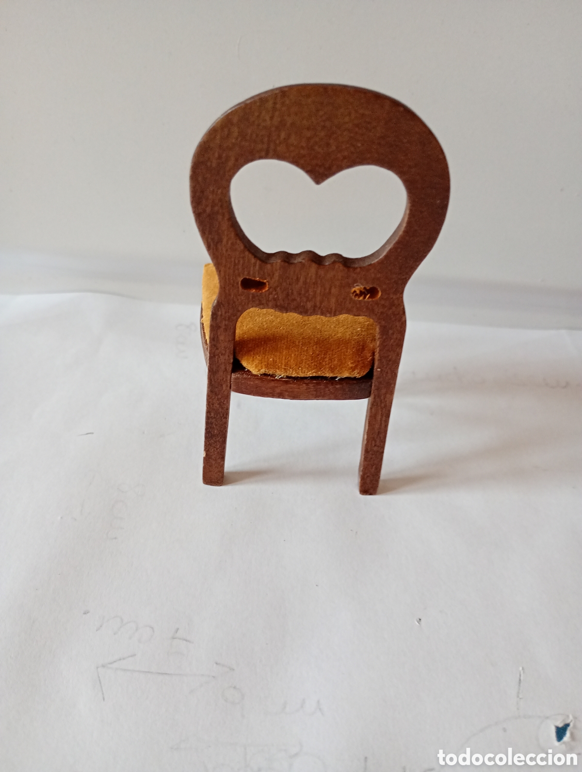 Casas de mu&ntilde;ecas: Silla de madera en miniatura - Foto 2