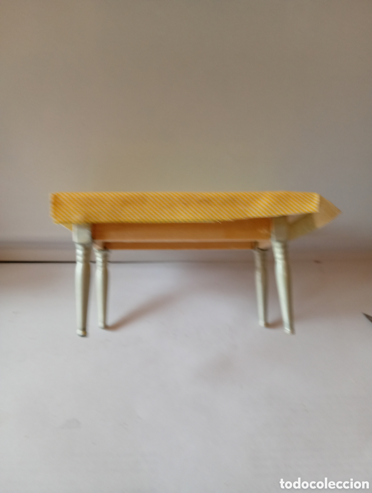 Casas de mu&ntilde;ecas: Mesa de cocina en miniatura - Foto 3