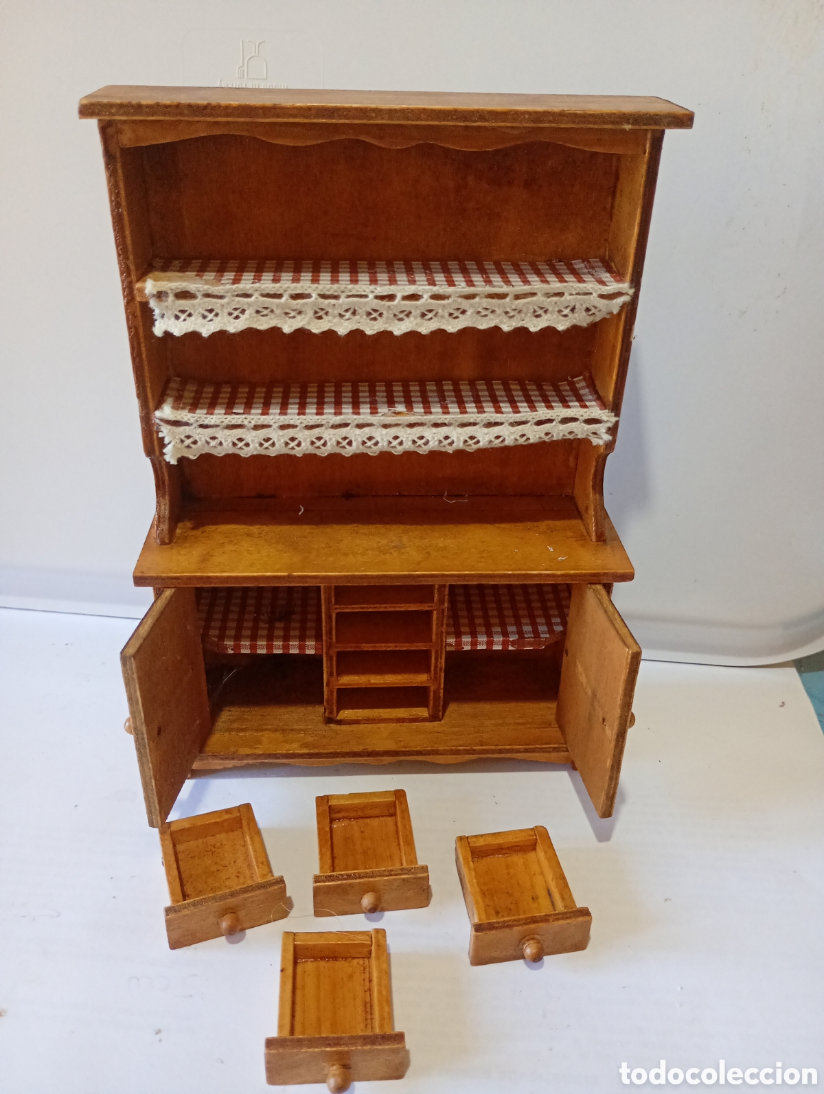 Casas de mu&ntilde;ecas: Mueble alacena de madera en miniatura - Foto 4