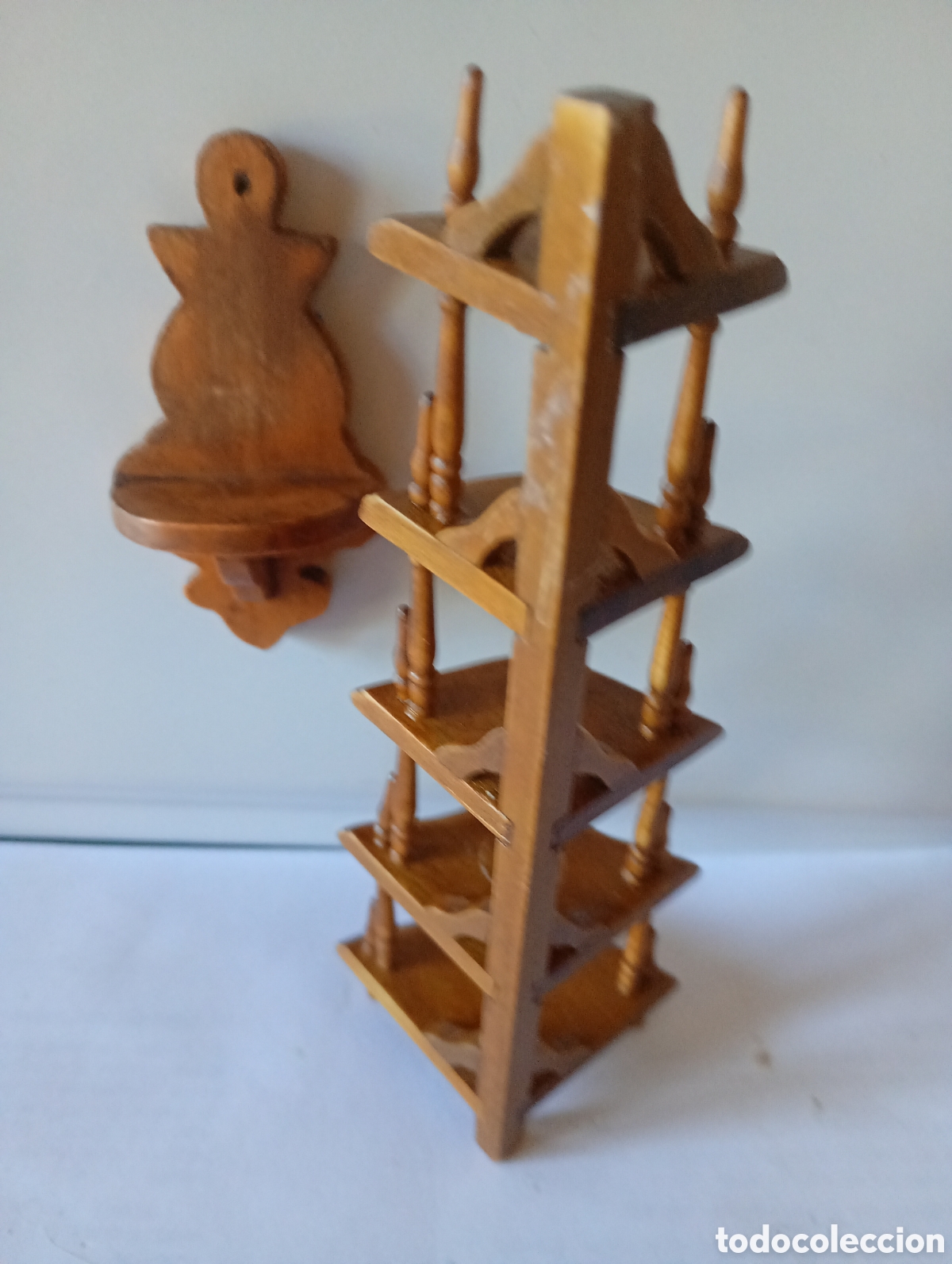 Casas de mu&ntilde;ecas: Estanter&iacute;as de madera en miniatura - Foto 3