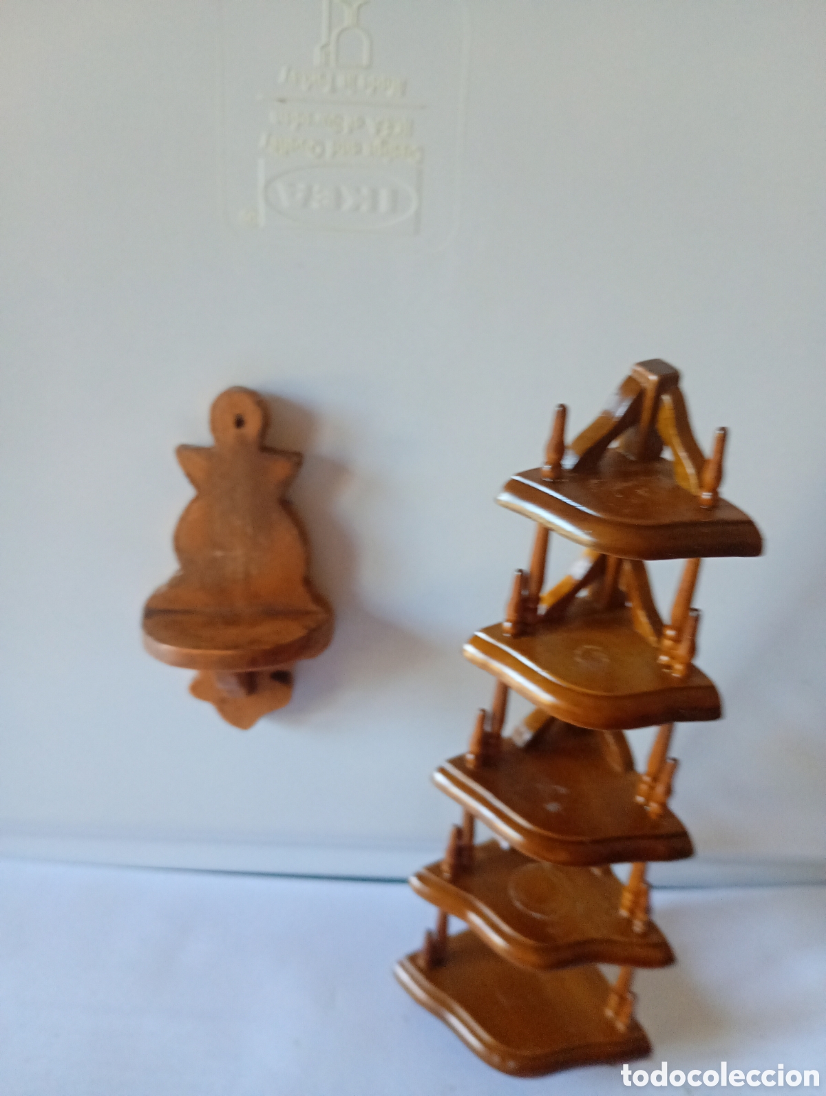 Casas de mu&ntilde;ecas: Estanter&iacute;as de madera en miniatura - Foto 1