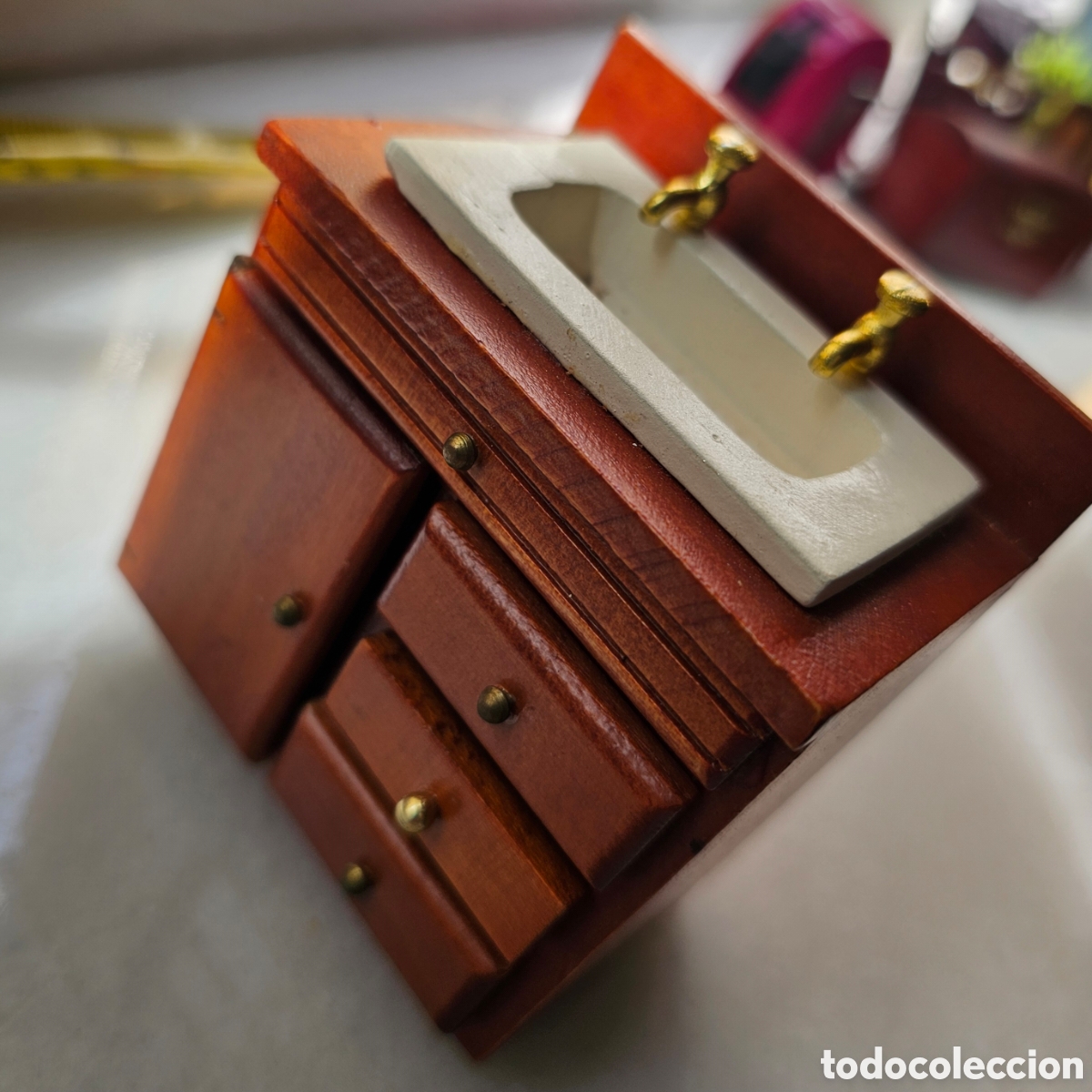 Casas de mu&ntilde;ecas: Lavabo de estilo cl&aacute;sico para casa de mu&ntilde;ecas - Foto 2