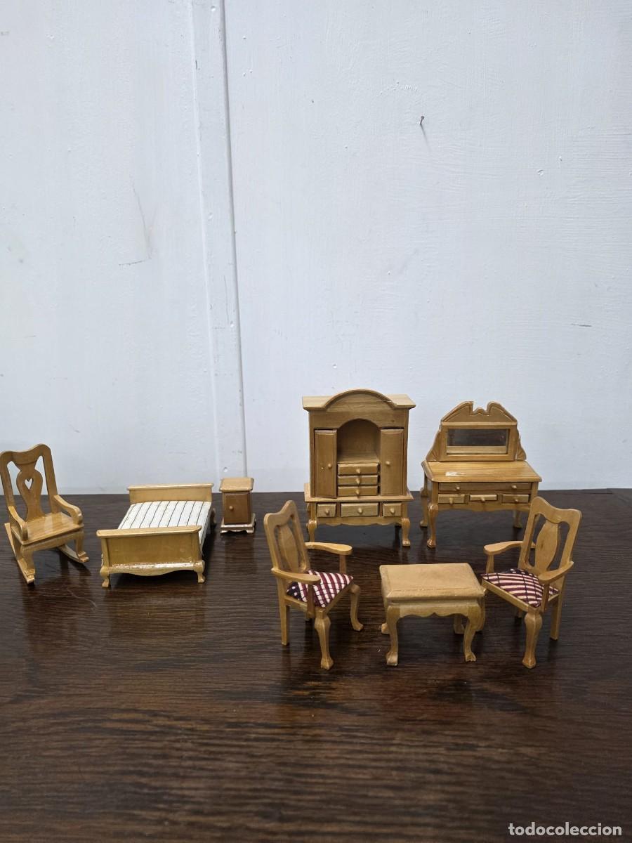 Casas de mu&ntilde;ecas: CONJUNTO DE MUEBLES DE MADERA PARA CASA DE MU&Ntilde;ECAS - Foto 1