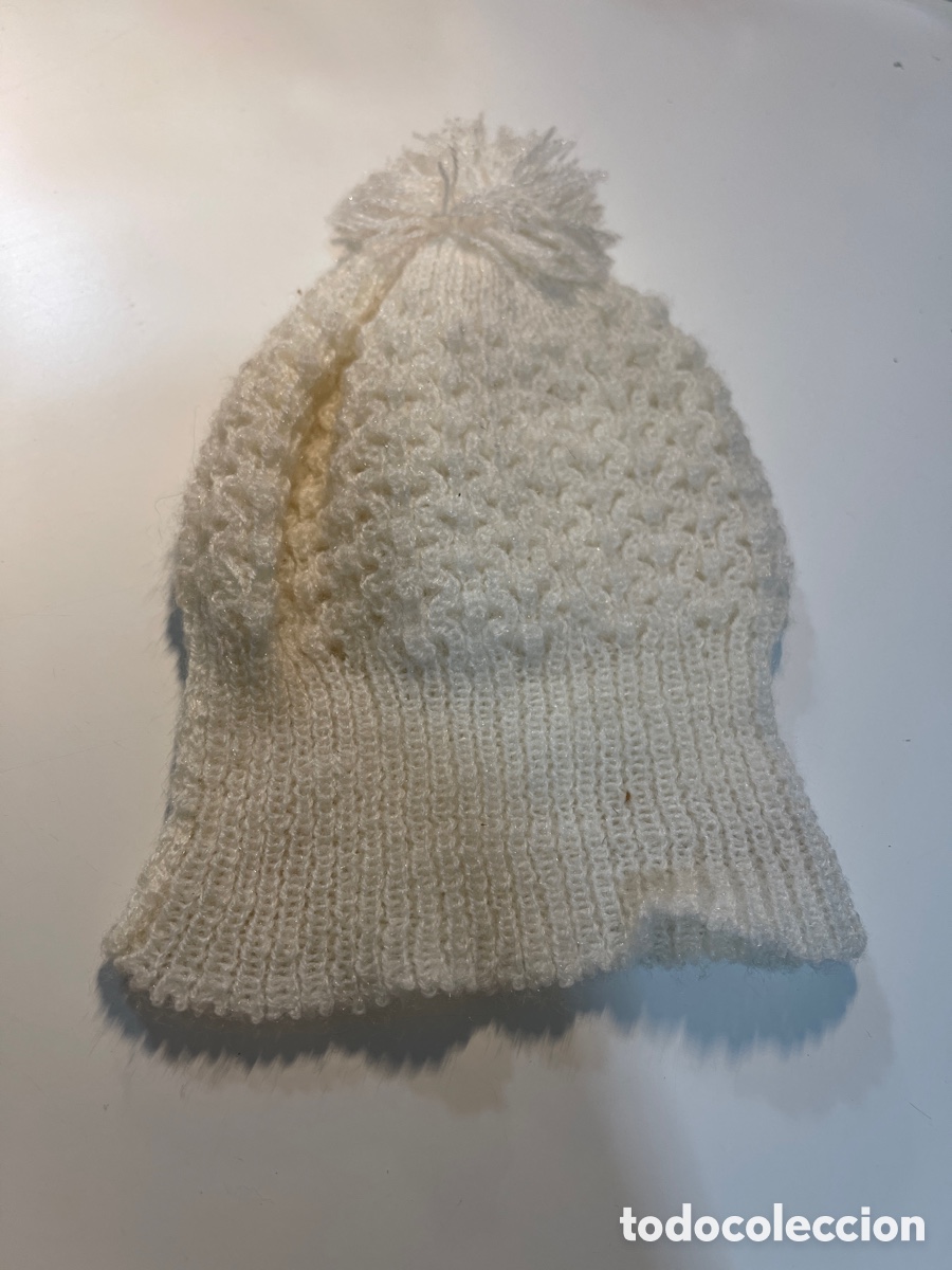 Casas de mu&ntilde;ecas: Set de dos gorros de punto blanco para mu&ntilde;ecas. - Foto 3
