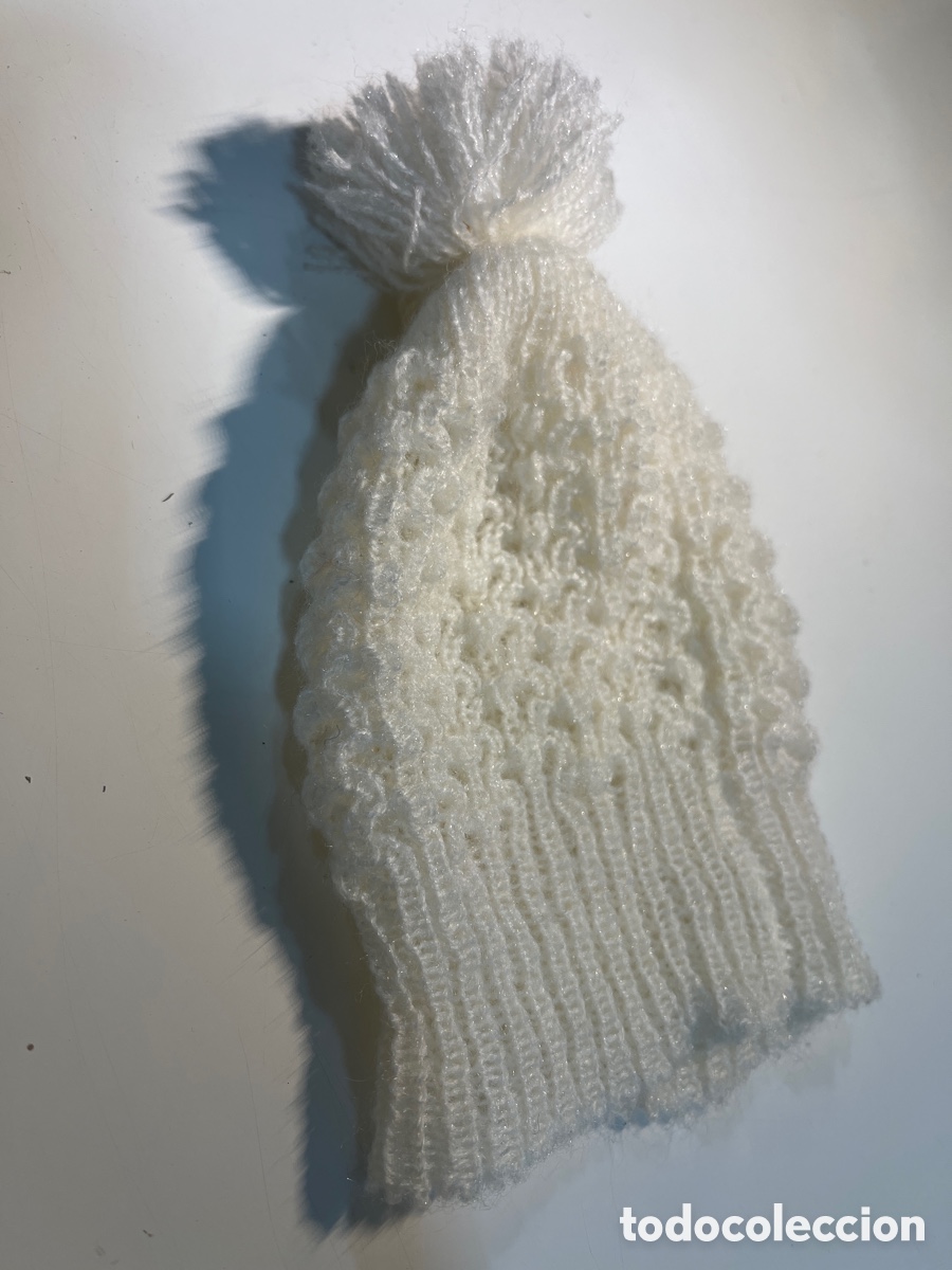 Casas de mu&ntilde;ecas: Set de dos gorros de punto blanco para mu&ntilde;ecas. - Foto 4