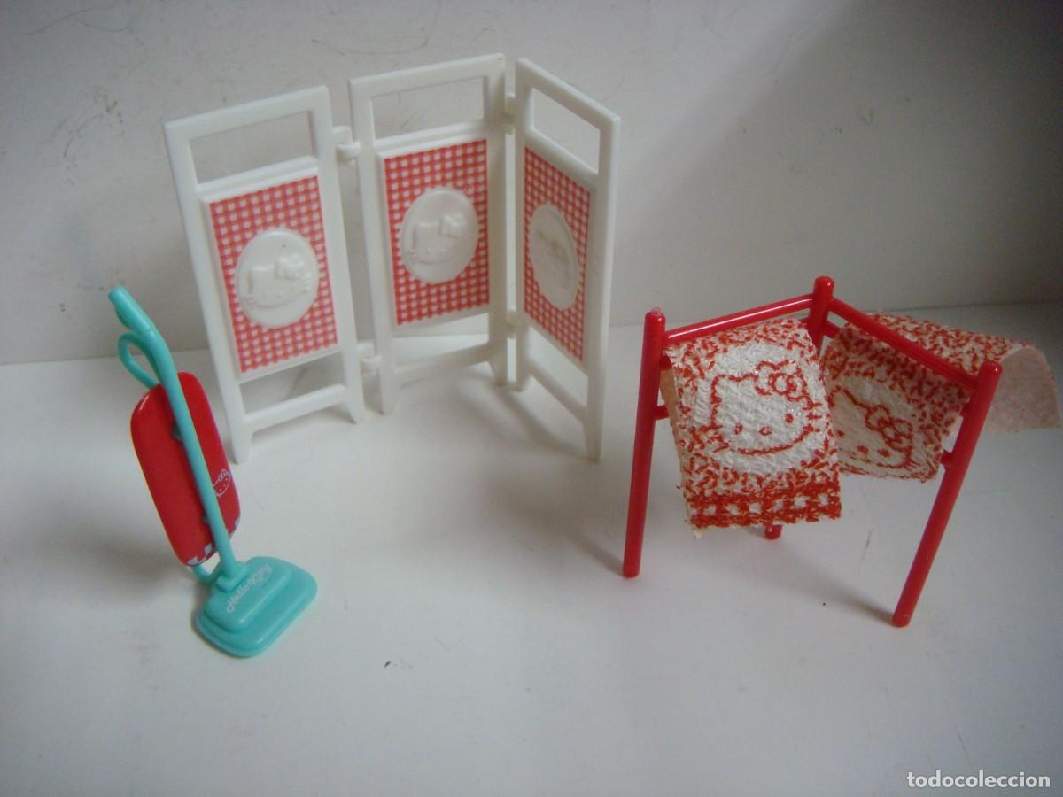 Casas de mu&ntilde;ecas: LOTE DE 14 MUEBLES DE HELLO KITY - Foto 2
