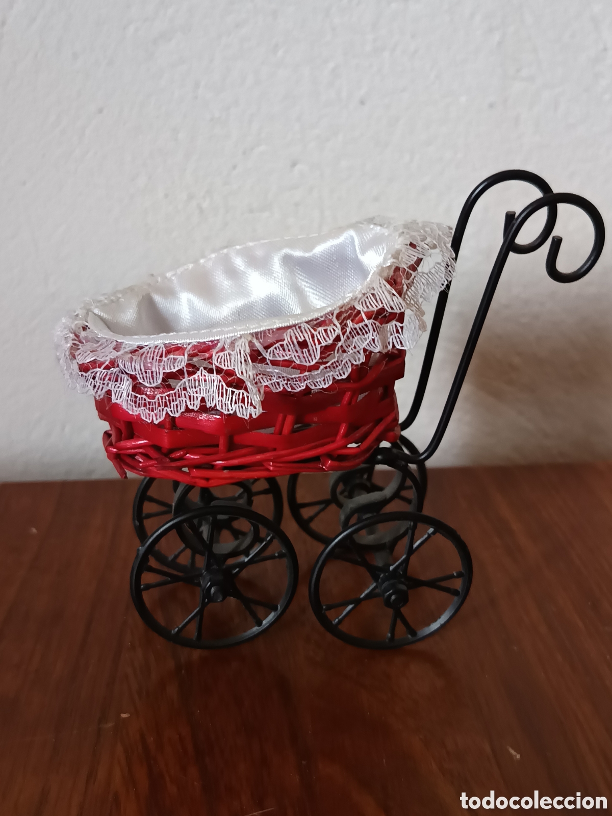 Casas de mu&ntilde;ecas: Carricoche para bebe mu&ntilde;eca - Foto 1