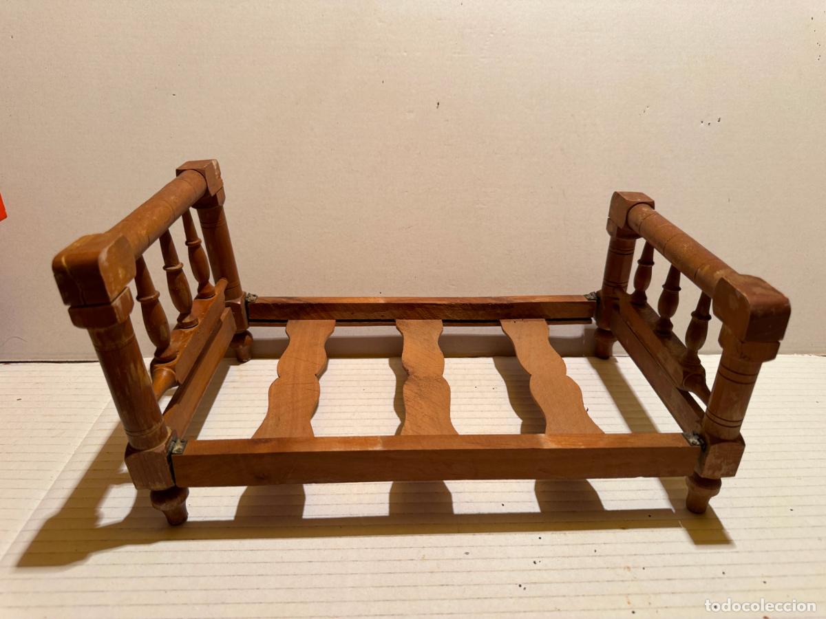 Casas de mu&ntilde;ecas: ANTIGUA CAMA DE MU&Ntilde;ECAS - Foto 1