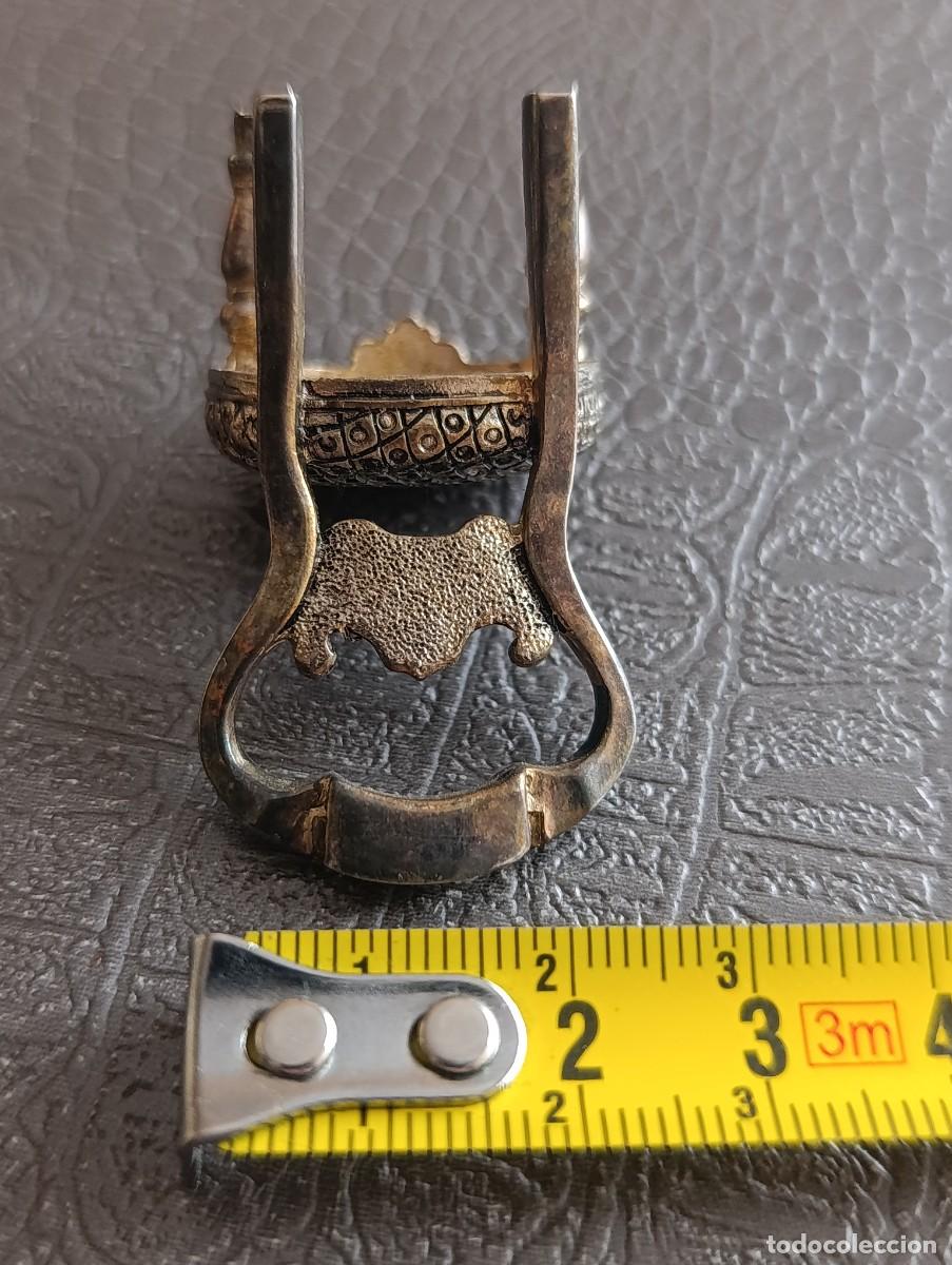 Casas de mu&ntilde;ecas: Peque&ntilde;a silla de metal - Foto 2