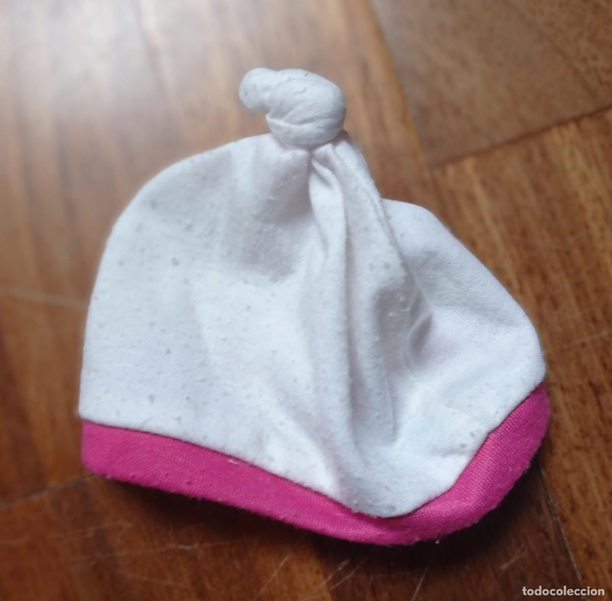 Casas de mu&ntilde;ecas: GORRO MU&Ntilde;ECA COLOR ROSA Y BLANCO - Foto 2