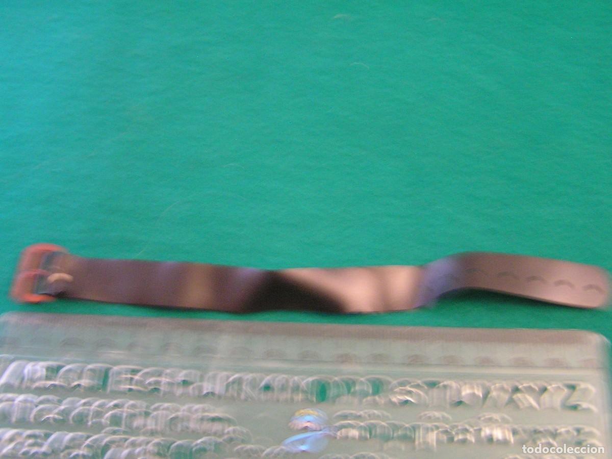Casas de mu&ntilde;ecas: Antiguo cintur&oacute;n de pl&aacute;stico para mu&ntilde;ecas. Largo: 18 cm. - Foto 1
