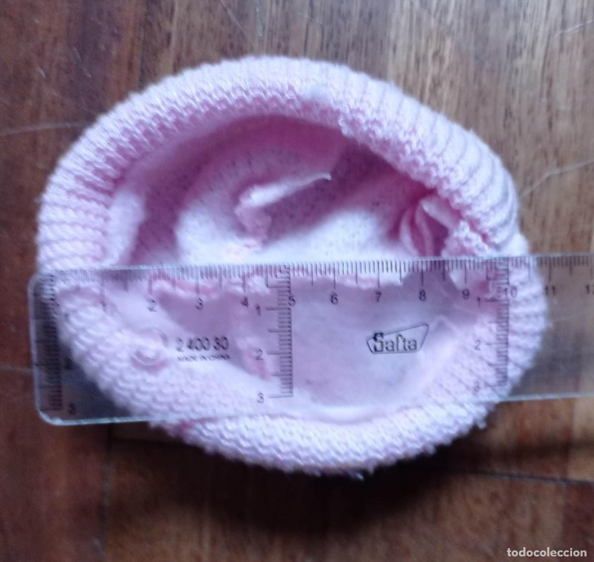 Casas de mu&ntilde;ecas: GORRO MU&Ntilde;ECA COLOR ROSA DE PUNTO - Foto 4